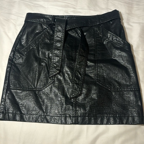 Shinestar Women's Faux Leather Belted Mini Skirt
Black Size M - Picture 2 of 9